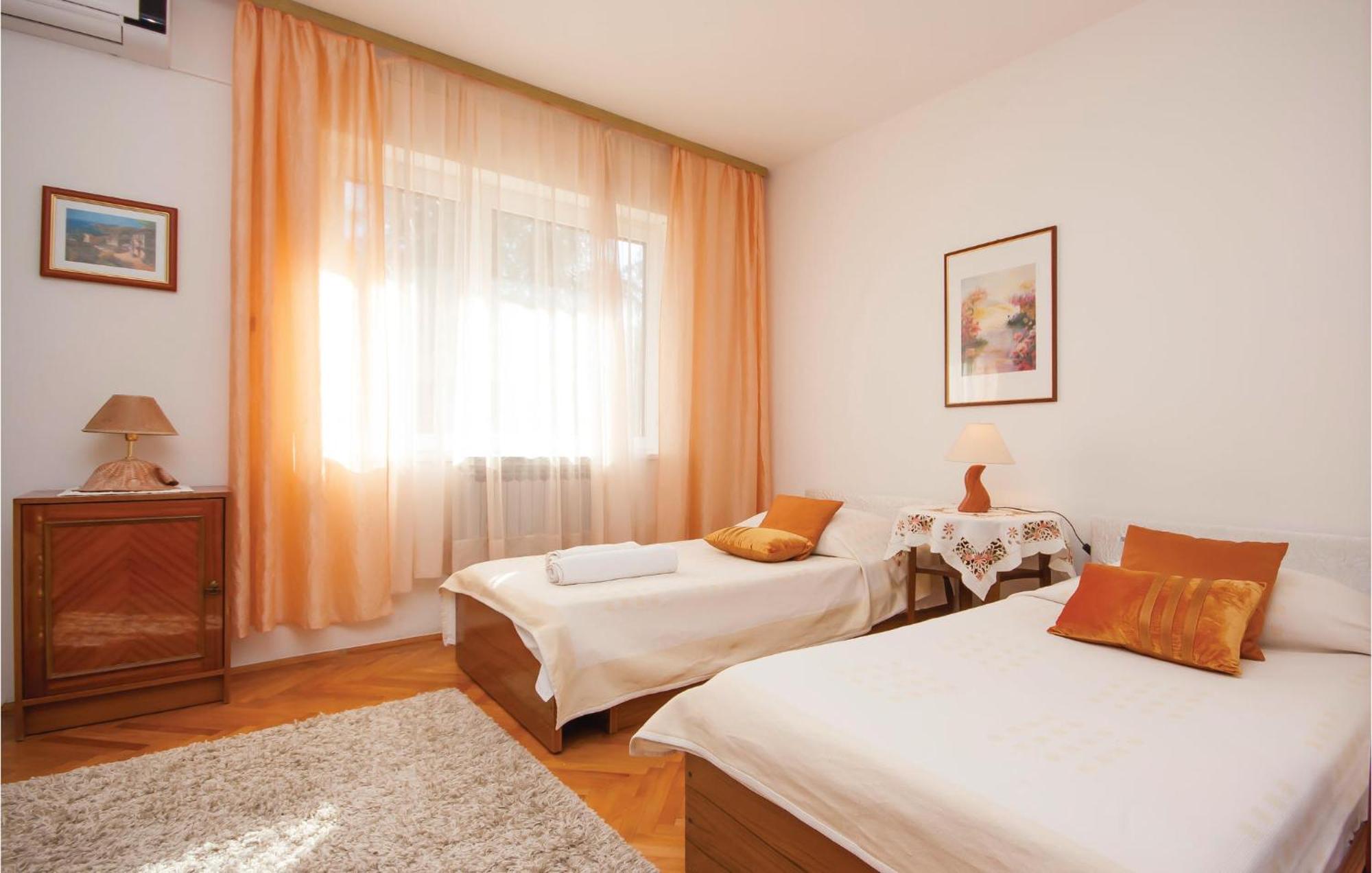 Cozy Apartment In Brodarica With Wifi Εξωτερικό φωτογραφία