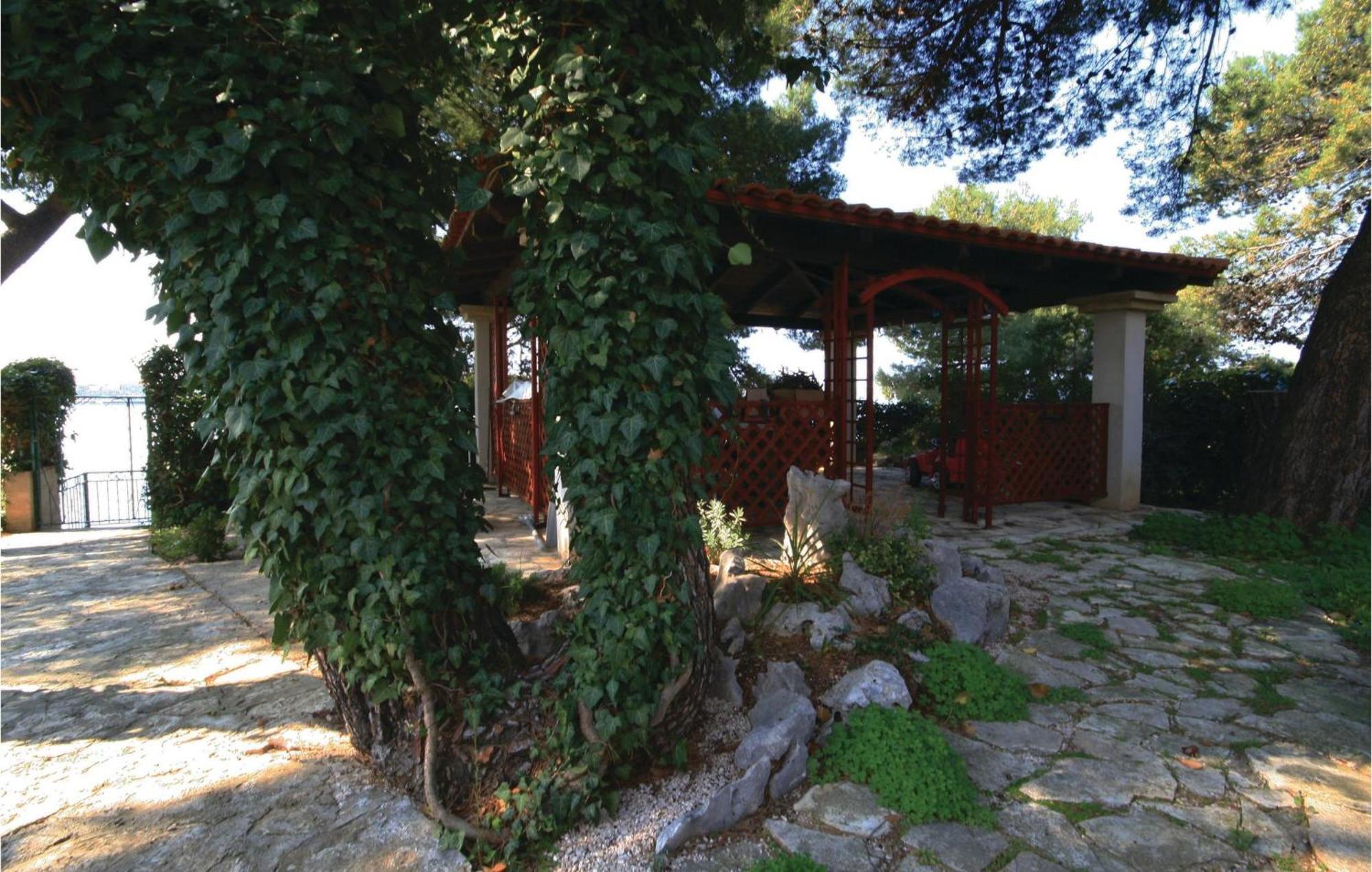 Cozy Apartment In Brodarica With Wifi Εξωτερικό φωτογραφία