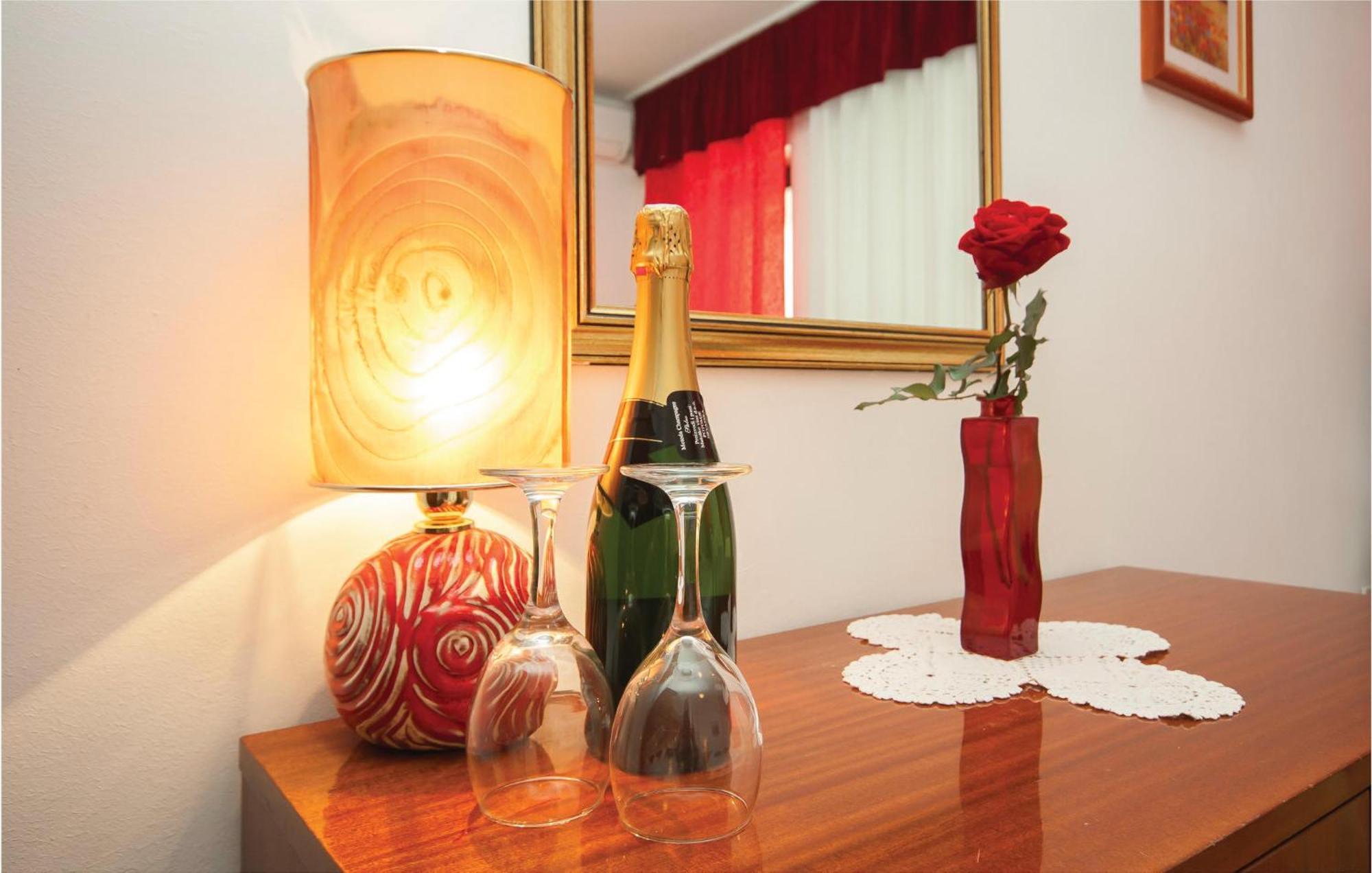 Cozy Apartment In Brodarica With Wifi Εξωτερικό φωτογραφία
